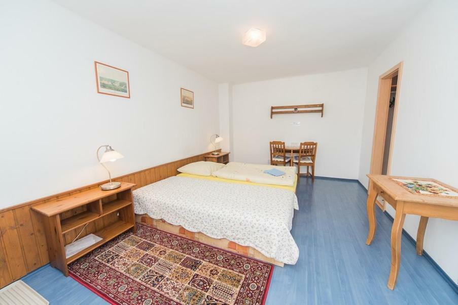 Pension U Kostela Cesky Brod Esterno foto