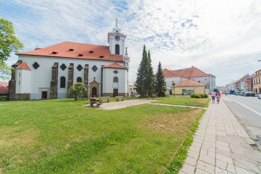 Pension U Kostela Cesky Brod Esterno foto