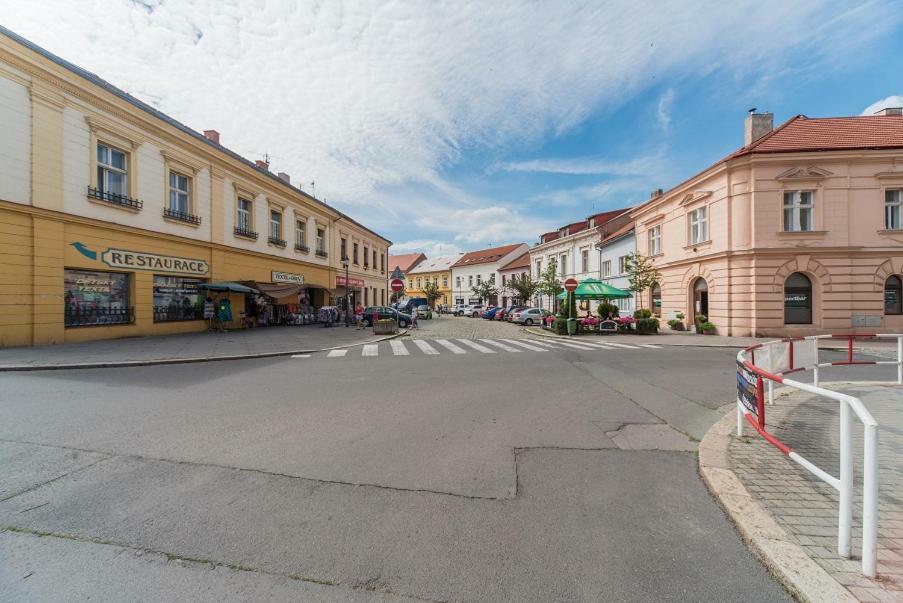Pension U Kostela Cesky Brod Esterno foto