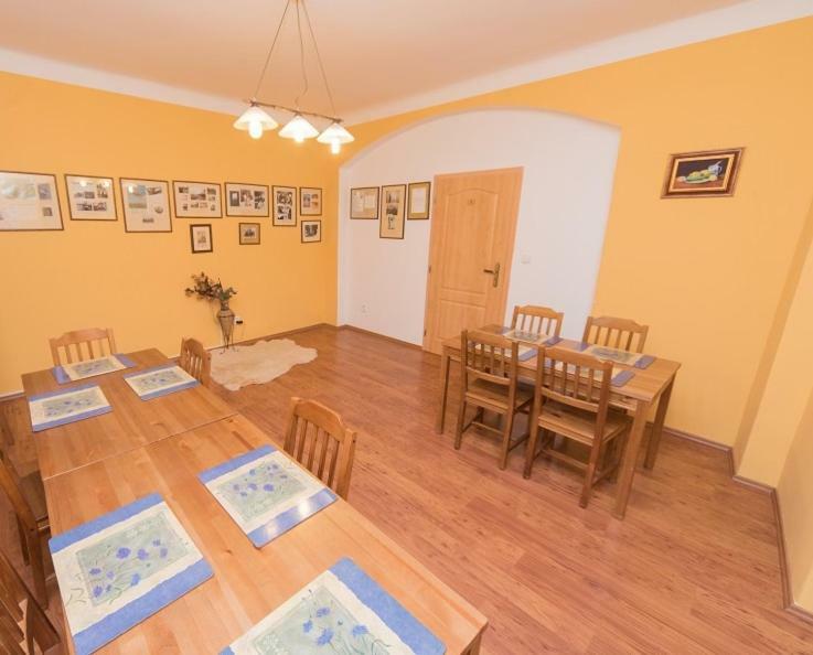Pension U Kostela Cesky Brod Esterno foto