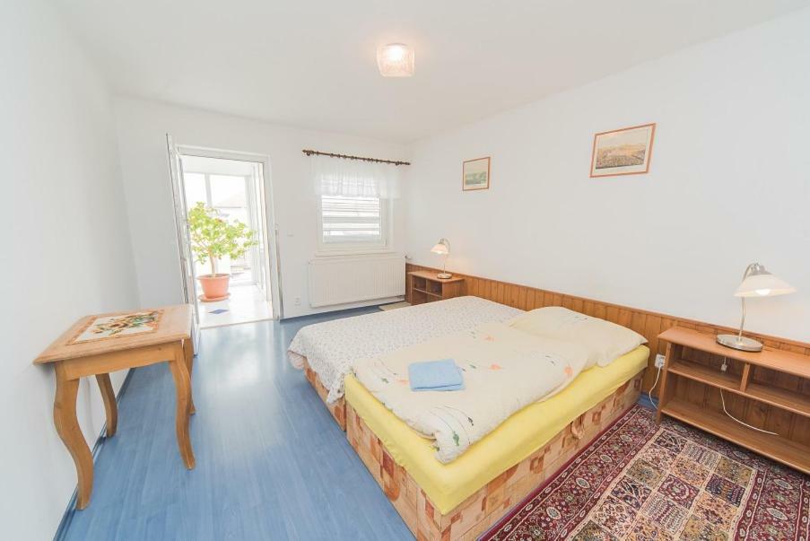 Pension U Kostela Cesky Brod Esterno foto