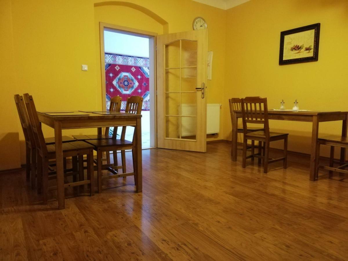 Pension U Kostela Cesky Brod Esterno foto