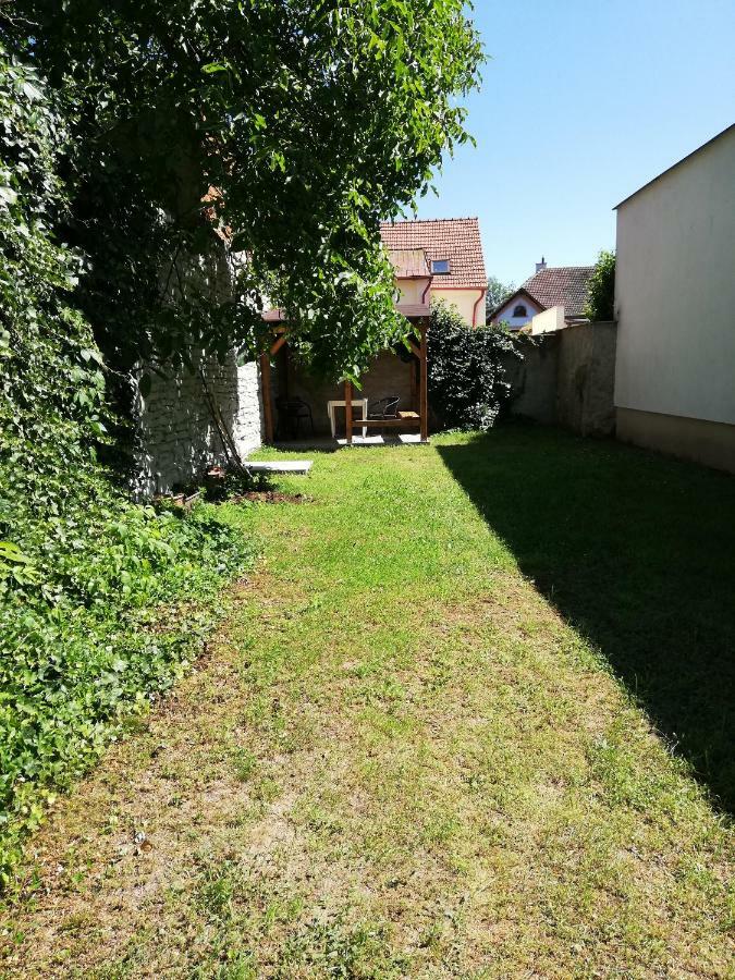 Pension U Kostela Cesky Brod Esterno foto