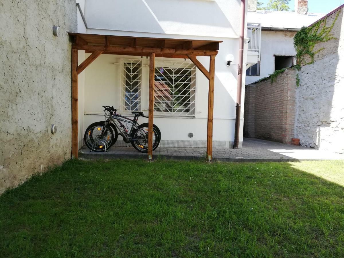 Pension U Kostela Cesky Brod Esterno foto